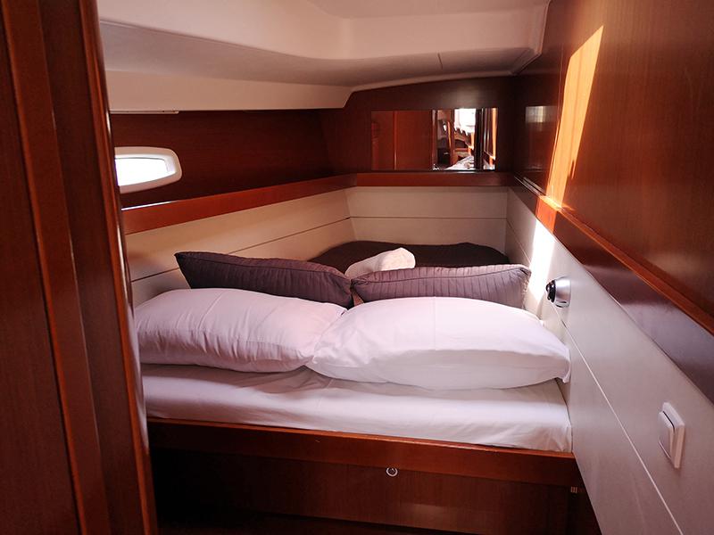 Book yachts online - sailboat - Oceanis 50 - Thano (A/C - Generator - 12 pax) - rent