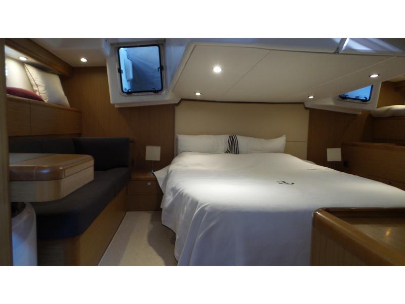 Book yachts online - sailboat - Jeanneau 57 - Anna (A/C &amp; Generator) - rent