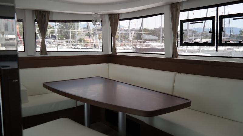 Book yachts online - catamaran - Lagoon 42 - Barchetta III - rent