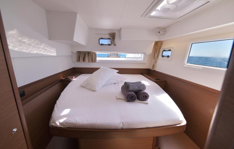 Book yachts online - catamaran - Lagoon 42 - Barchetta III - rent