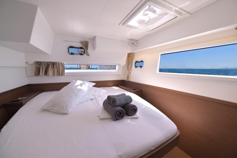 Book yachts online - catamaran - Lagoon 42 - Barchetta III - rent