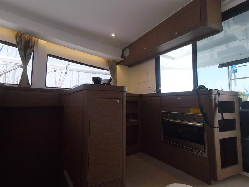 Book yachts online - catamaran - Lagoon 42 - Barchetta III - rent