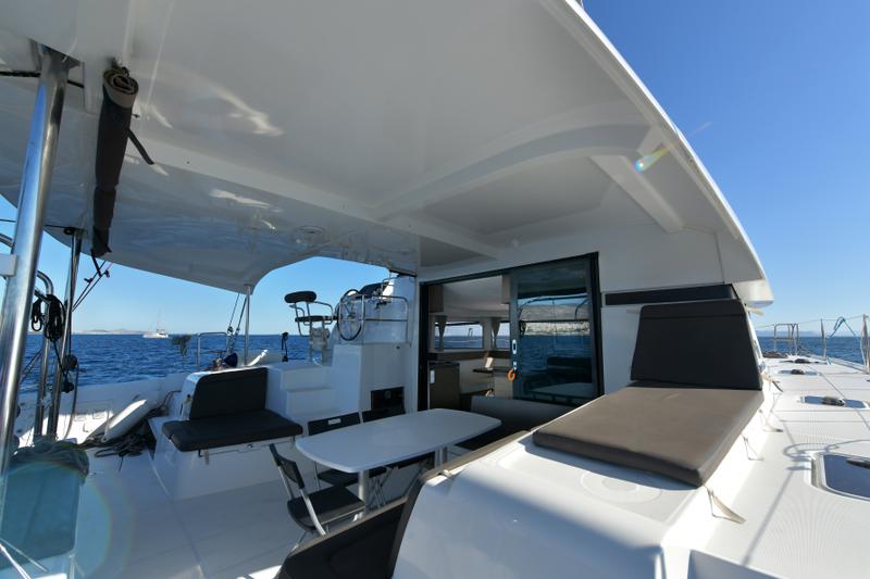Book yachts online - catamaran - Lagoon 42 - Barchetta III - rent