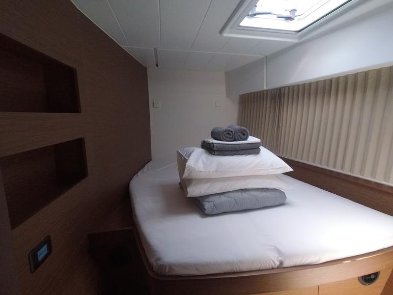 Book yachts online - catamaran - Lagoon 42 - Barchetta III - rent