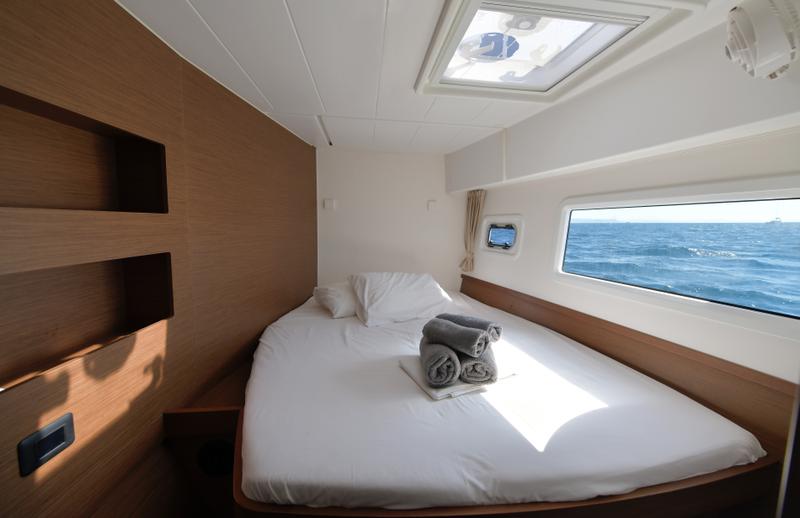 Book yachts online - catamaran - Lagoon 42 - Barchetta III - rent