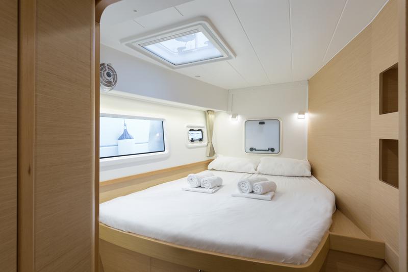 Book yachts online - catamaran - Lagoon 42 - Barchetta II - rent