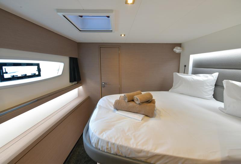 Book yachts online - catamaran - Saona 47 - Eclipsea - rent