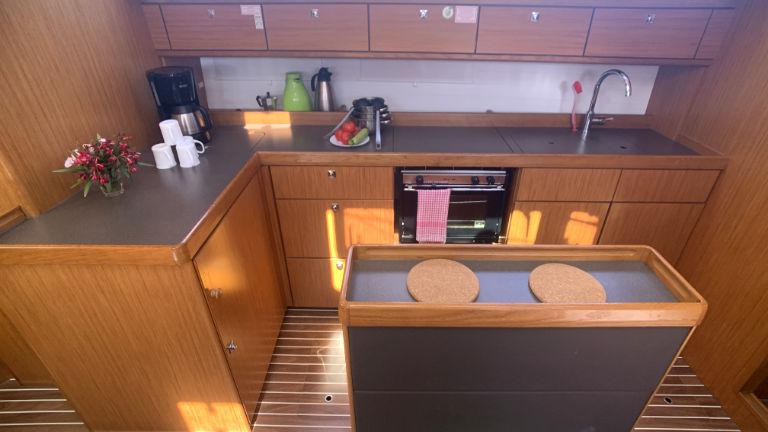 Book yachts online - sailboat - Bavaria Cruiser 46 - Blizzard - rent