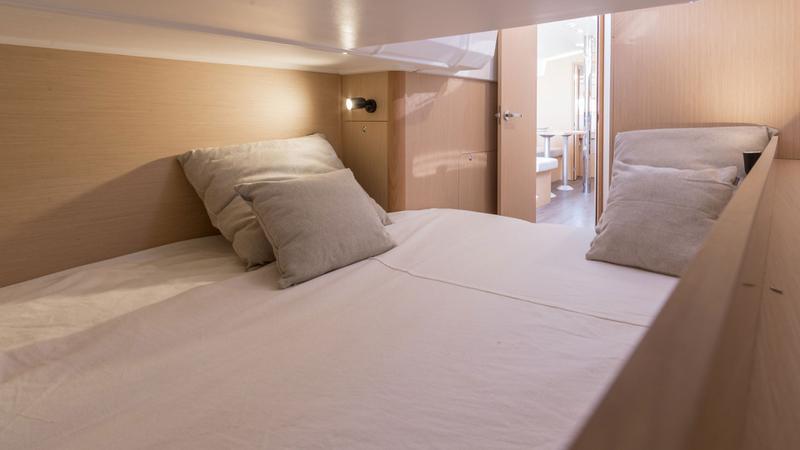 Book yachts online - sailboat - Oceanis 38.1 - Tena - rent