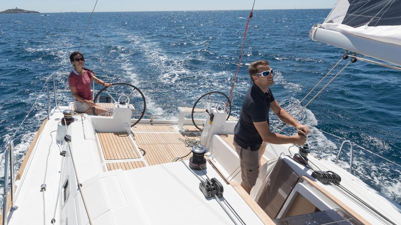 Book yachts online - sailboat - Oceanis 38.1 - Tena - rent