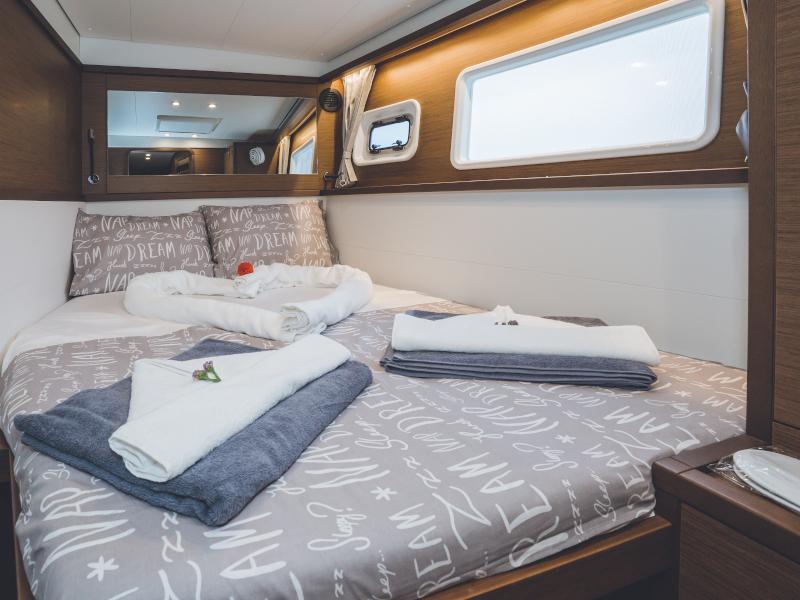 Book yachts online - catamaran - Lagoon 450  Flybridge - Alkyone - rent