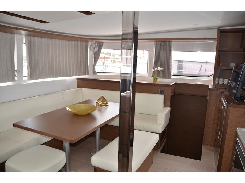 Book yachts online - catamaran - Lagoon 46 - Sbronzo - rent