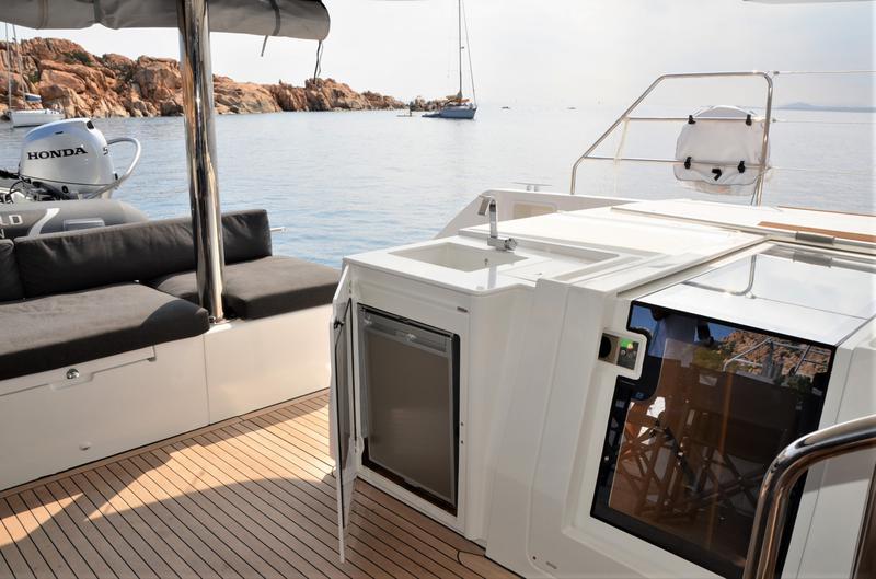 Book yachts online - catamaran - Lagoon 560 S2 - Taipan - rent