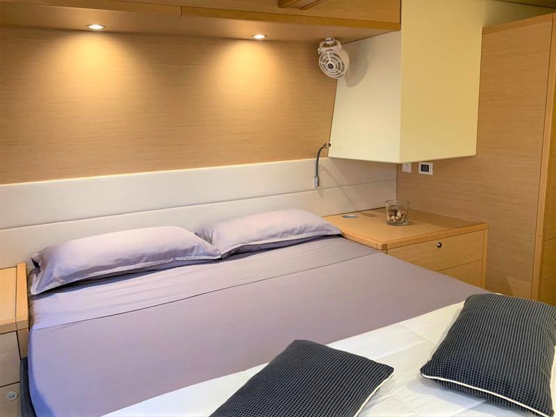 Book yachts online - catamaran - Lagoon 560 S2 - Taipan - rent