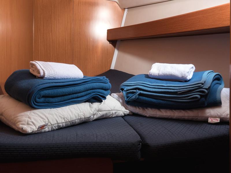 Book yachts online - sailboat - Beneteau Cyclades 50.5 - Orinoco - rent
