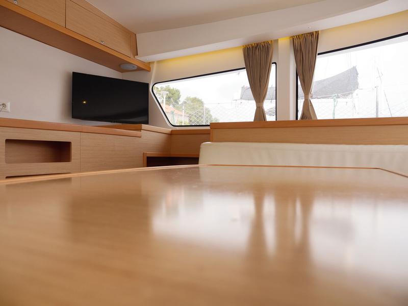 Book yachts online - catamaran - Lagoon 42 - GALAPAGOS - rent