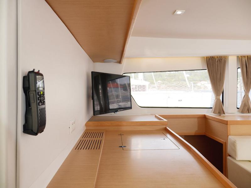 Book yachts online - catamaran - Lagoon 42 - GALAPAGOS - rent