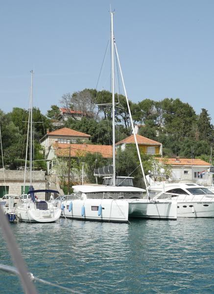 Book yachts online - catamaran - Lagoon 42 - GALAPAGOS - rent