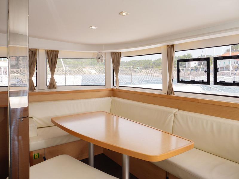 Book yachts online - catamaran - Lagoon 42 - GALAPAGOS - rent