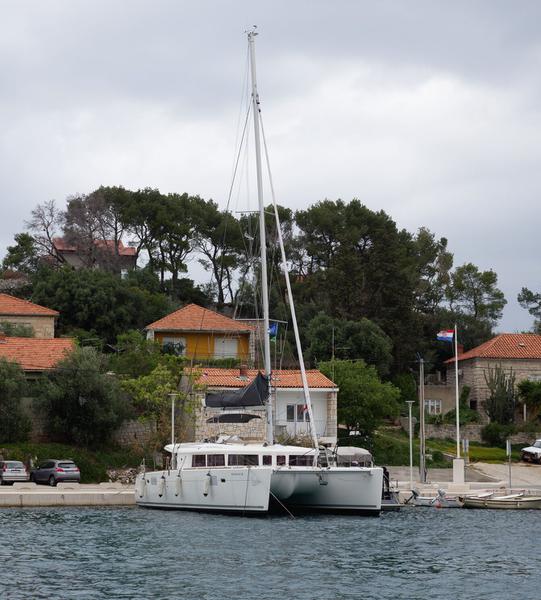 Book yachts online - catamaran - Lagoon 450 - MADAGASCAR - rent