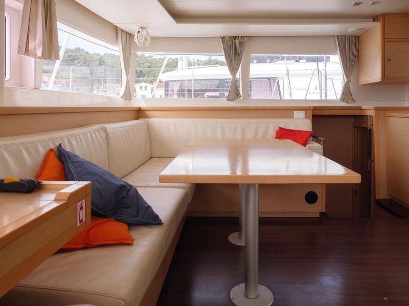 Book yachts online - catamaran - Lagoon 450 - MADAGASCAR - rent