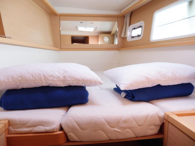 Book yachts online - catamaran - Lagoon 450 - MADAGASCAR - rent