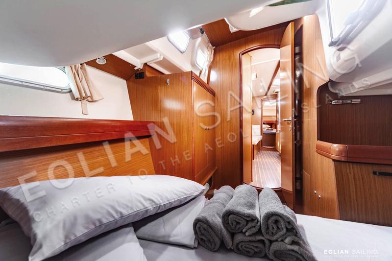 Book yachts online - sailboat - Jeanneau S.O. 42i - Vera (refitted in 2019, like new!) - rent