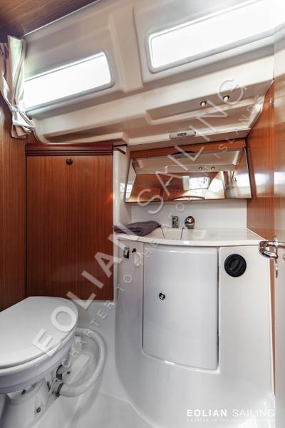 Book yachts online - sailboat - Jeanneau S.O. 42i - Vera (refitted in 2019, like new!) - rent