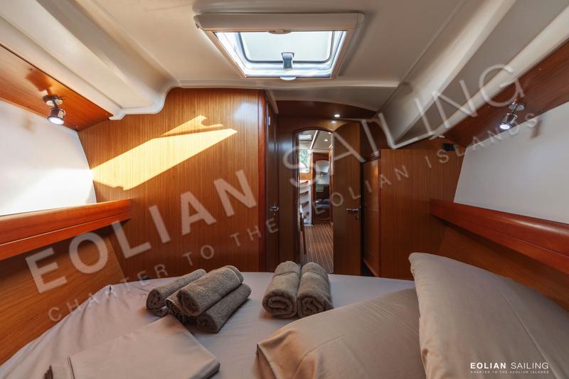 Book yachts online - sailboat - Jeanneau S.O. 42i - Vera (refitted in 2019, like new!) - rent
