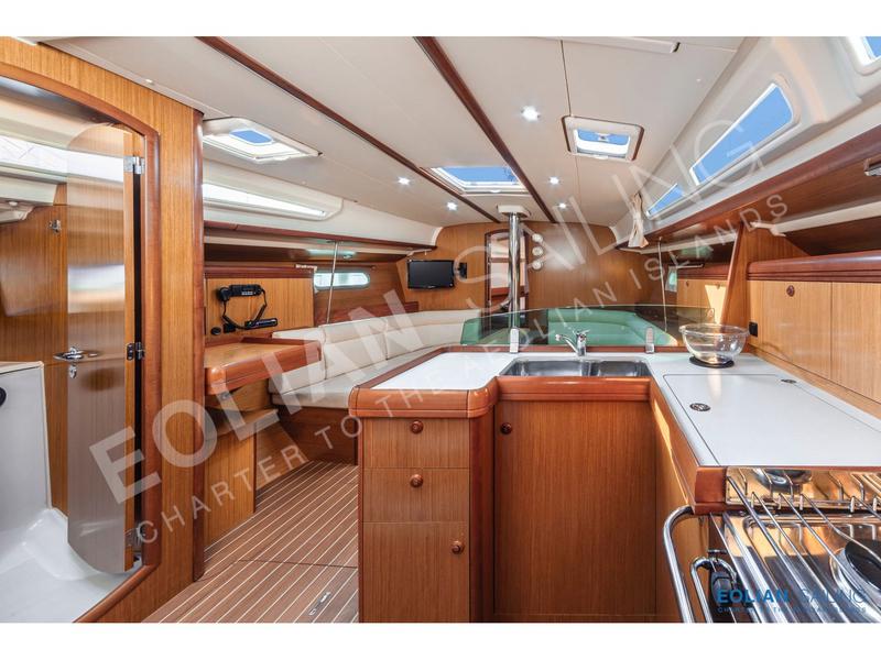 Book yachts online - sailboat - Jeanneau S.O. 42i - Vera (refitted in 2019, like new!) - rent