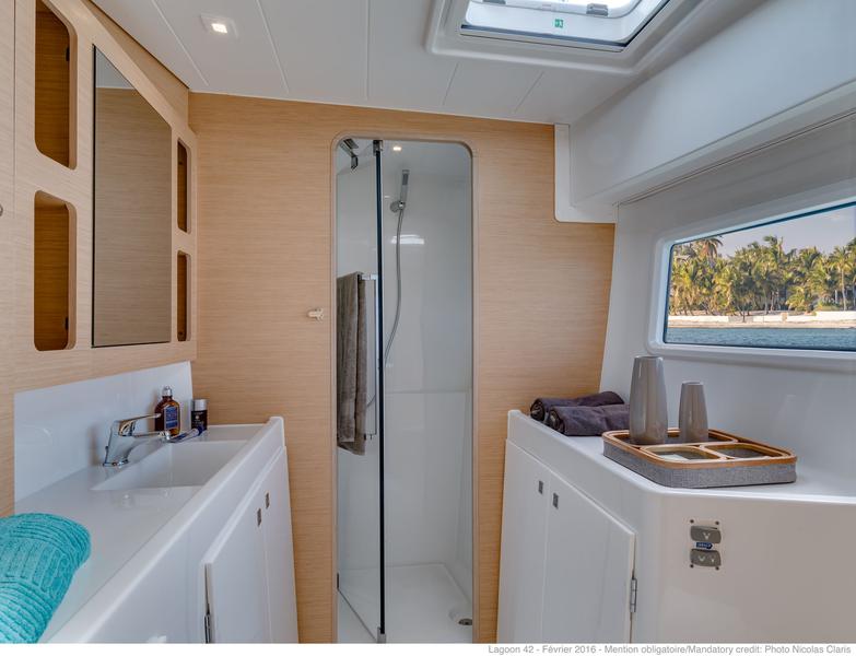 Book yachts online - catamaran - Lagoon 42 - SHARANDA - rent