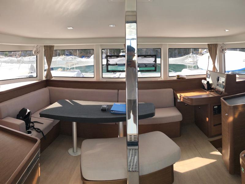 Book yachts online - catamaran - Lagoon 42 - Alchemy - rent