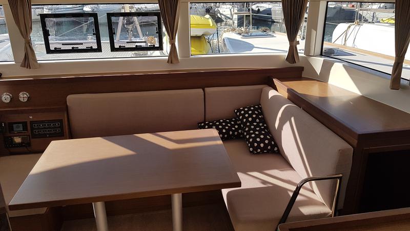 Book yachts online - catamaran - Lagoon 40 - Vega - rent