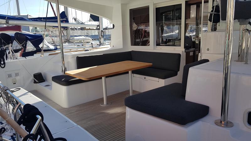 Book yachts online - catamaran - Lagoon 40 - Vega - rent