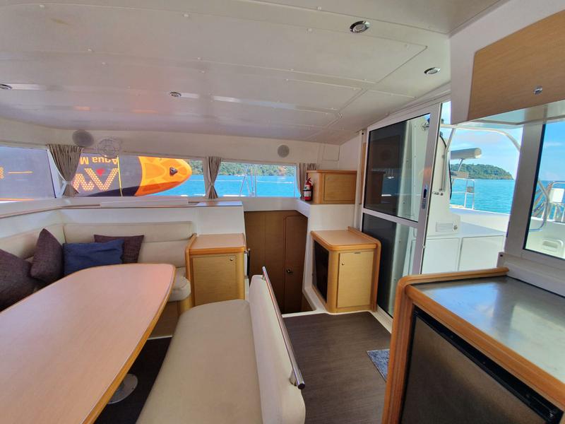 Book yachts online - catamaran - Lagoon 421 - Chirouble - rent