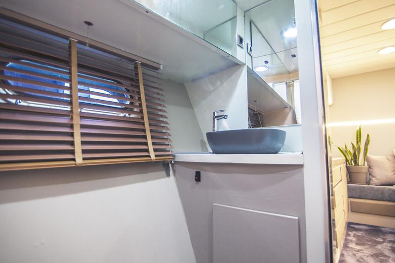 Book yachts online - motorboat - Maiora Renaissance 66/70ft - Dini - rent