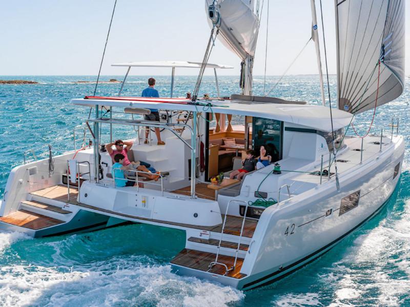 Book yachts online - catamaran - Lagoon 42 - La Fenice - rent