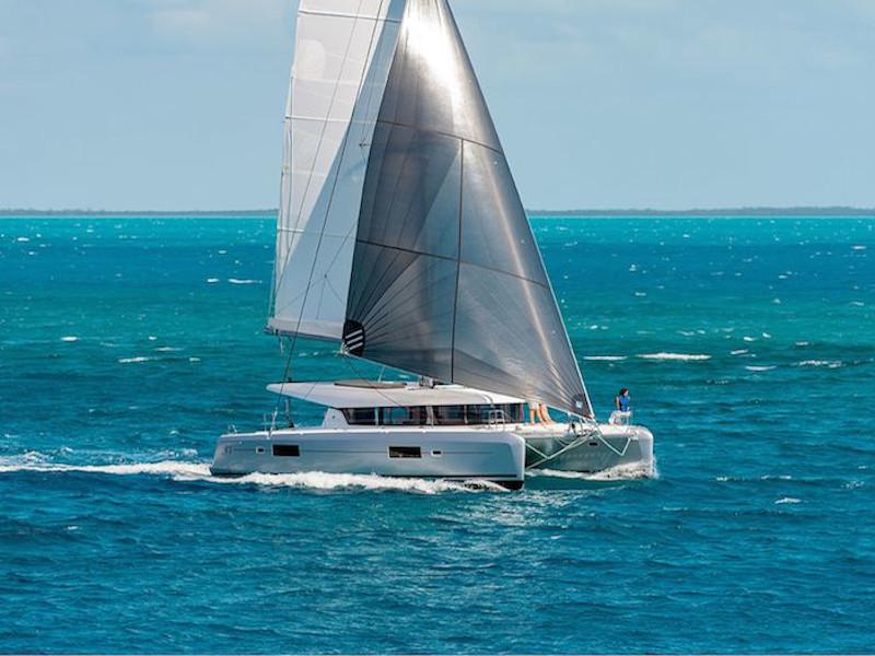 Book yachts online - catamaran - Lagoon 42 - La Fenice - rent