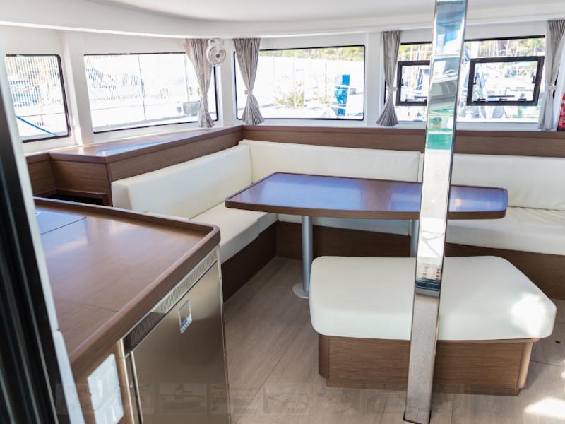 Book yachts online - catamaran - Lagoon 42 - La Fenice - rent