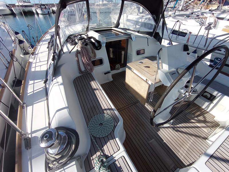 Book yachts online - sailboat - Oceanis 37 - JULIE - rent