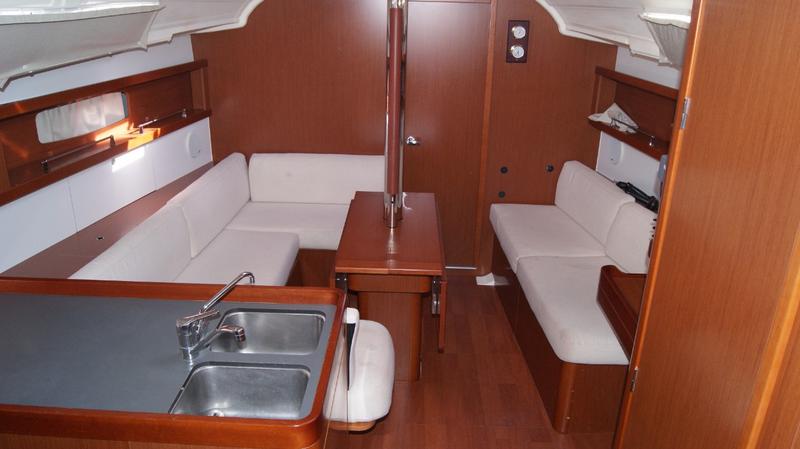 Book yachts online - sailboat - Oceanis 37 - JULIE - rent
