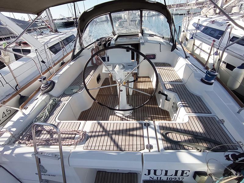Book yachts online - sailboat - Oceanis 37 - JULIE - rent