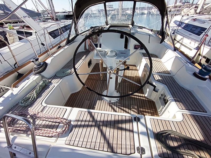Book yachts online - sailboat - Oceanis 37 - JULIE - rent