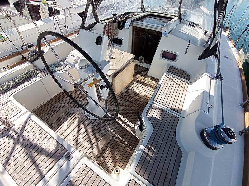 Book yachts online - sailboat - Oceanis 37 - JULIE - rent