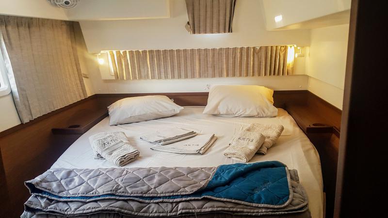 Book yachts online - catamaran - Lagoon 42 - AKTIS (air condition, generator, watermaker)   _Skippered Only_ - rent