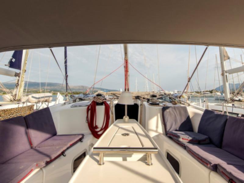 Book yachts online - sailboat - Oceanis 54 - SIRENA De ORO (air condition, generator) - rent