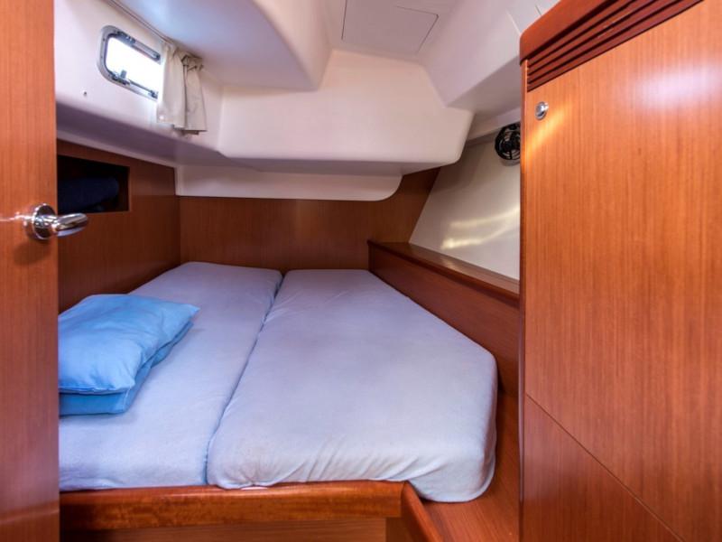 Book yachts online - sailboat - Oceanis 54 - SIRENA De ORO (air condition, generator) - rent
