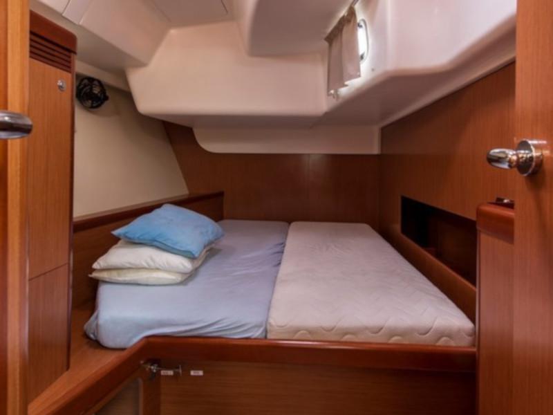 Book yachts online - sailboat - Oceanis 54 - SIRENA De ORO (air condition, generator) - rent