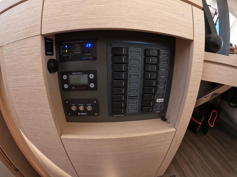 Book yachts online - catamaran - Fountaine Pajot Astréa 42 - Astrea (watermaker+generator) - rent
