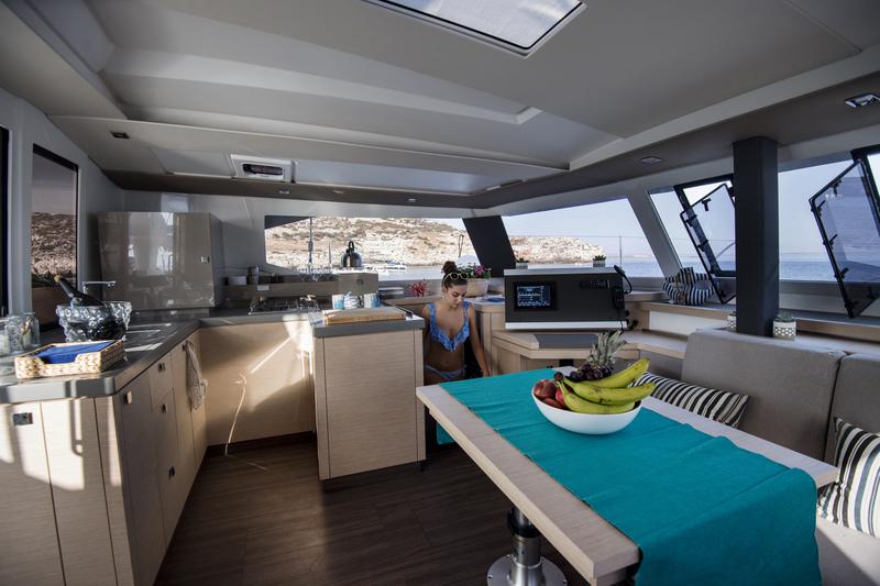Book yachts online - catamaran - Fountaine Pajot Astréa 42 - Astrea (watermaker+generator) - rent